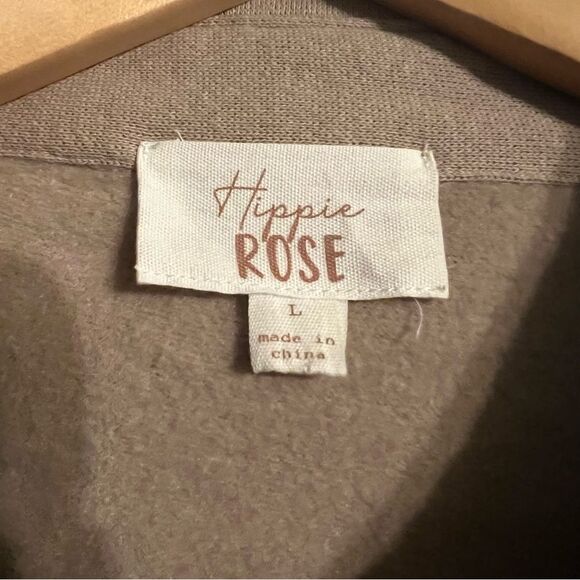 😊 3/$30 
Hippie Rose Buttoned Sweatshirt Sz L Cropped Boxy Tan Mocha Frappe EUC - Picture 5 of 14